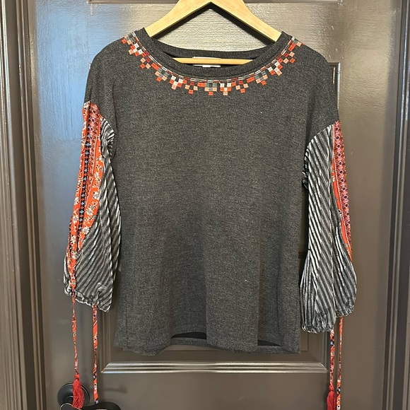 THML sweater with cute sleeve detail size S - Picture 1 of 4